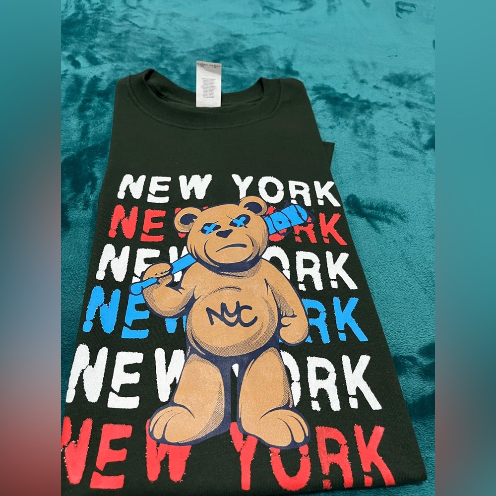 NWOT Graphic New York Bear T-Shirt